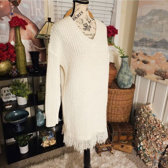 Acoa V- Neck Fringe Detail Acrylic, Chunky Stylish  Knitted Sweater. - Picture 13 of 13